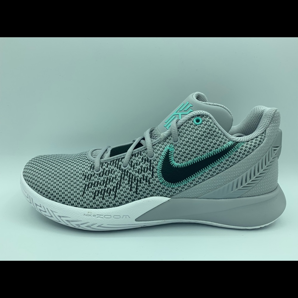 Brand new Men’s NIB Kyrie Flytrap II Basketball